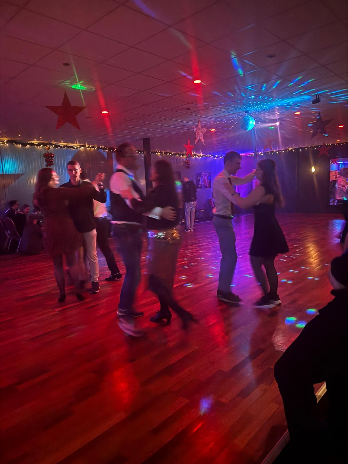 dansen matchmaker Jana Zimmerling Gert Frederiks Getty Schepers Dating Oost single alleenstaanden dansen alleenstaanden dansschool De Bokdams Hengelo (ov) uitgaan DatingOost DatingOost.nl singles vrijgezel alleengaanden stijldansen dansmiddag datingsite datingbureau Almelo Hengelo Overijssel Oost-Nederland singlescafe singleparty singlesmiddag singlesborrel Twente Achterhoek Salland 